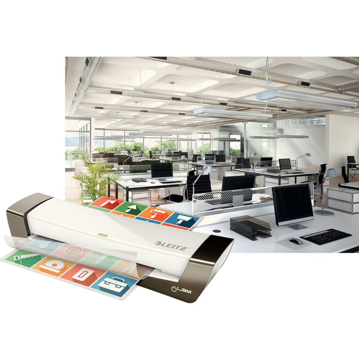 Ein weißer Laminator mit bunten Symbolen vor einem modernen Büro mit Schreibtischen.