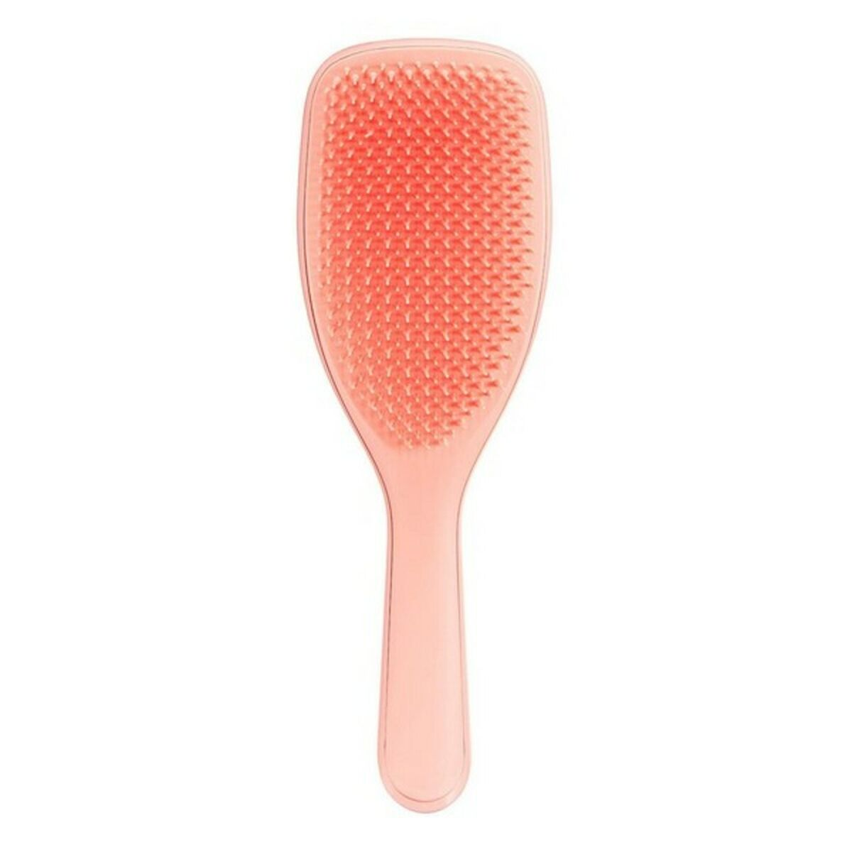 Testa di spazzola per capelli color corallo con molte setole, su sfondo bianco.