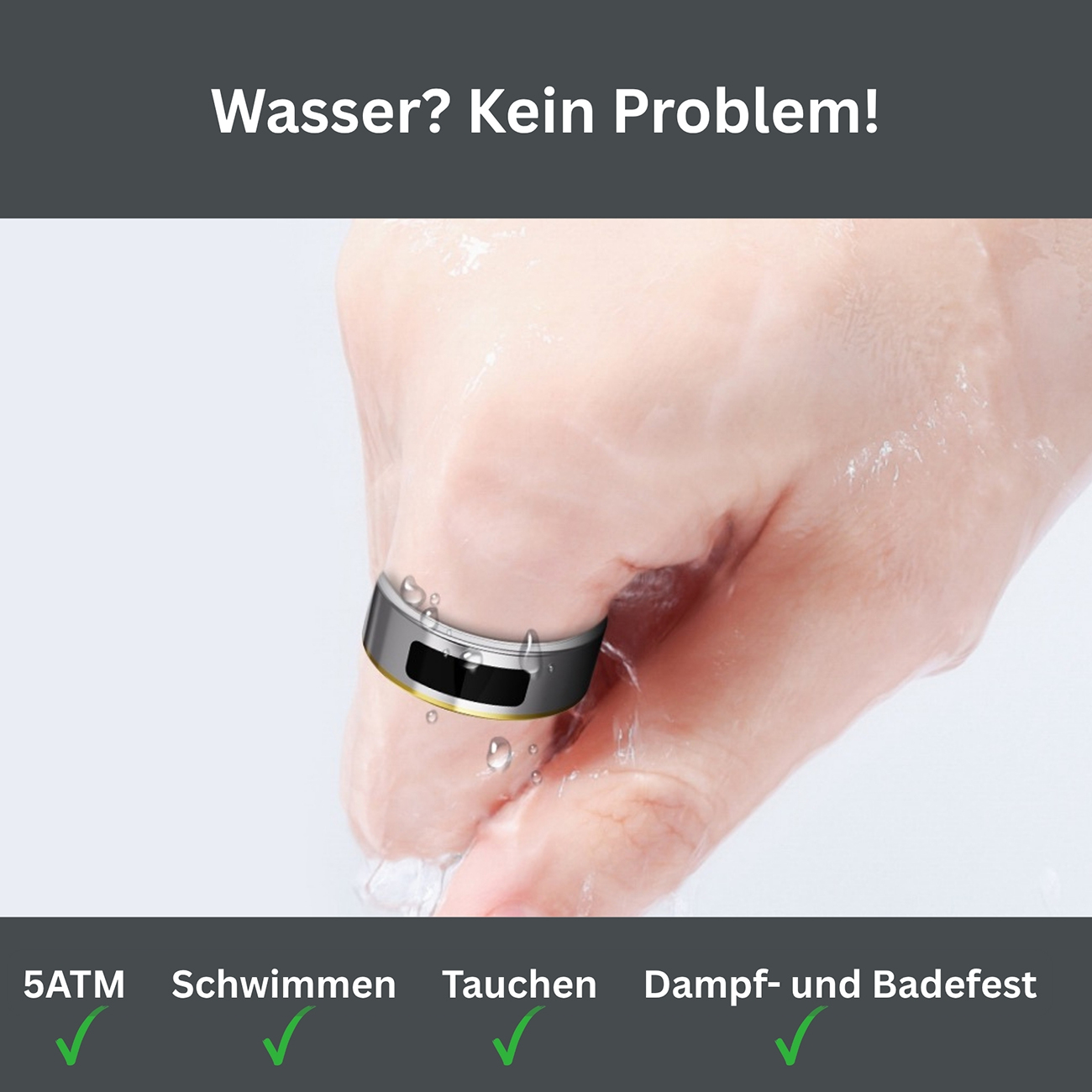 Eine Hand mit einem Ring wird unter Wasser gehalten. Er ist wasserdicht.