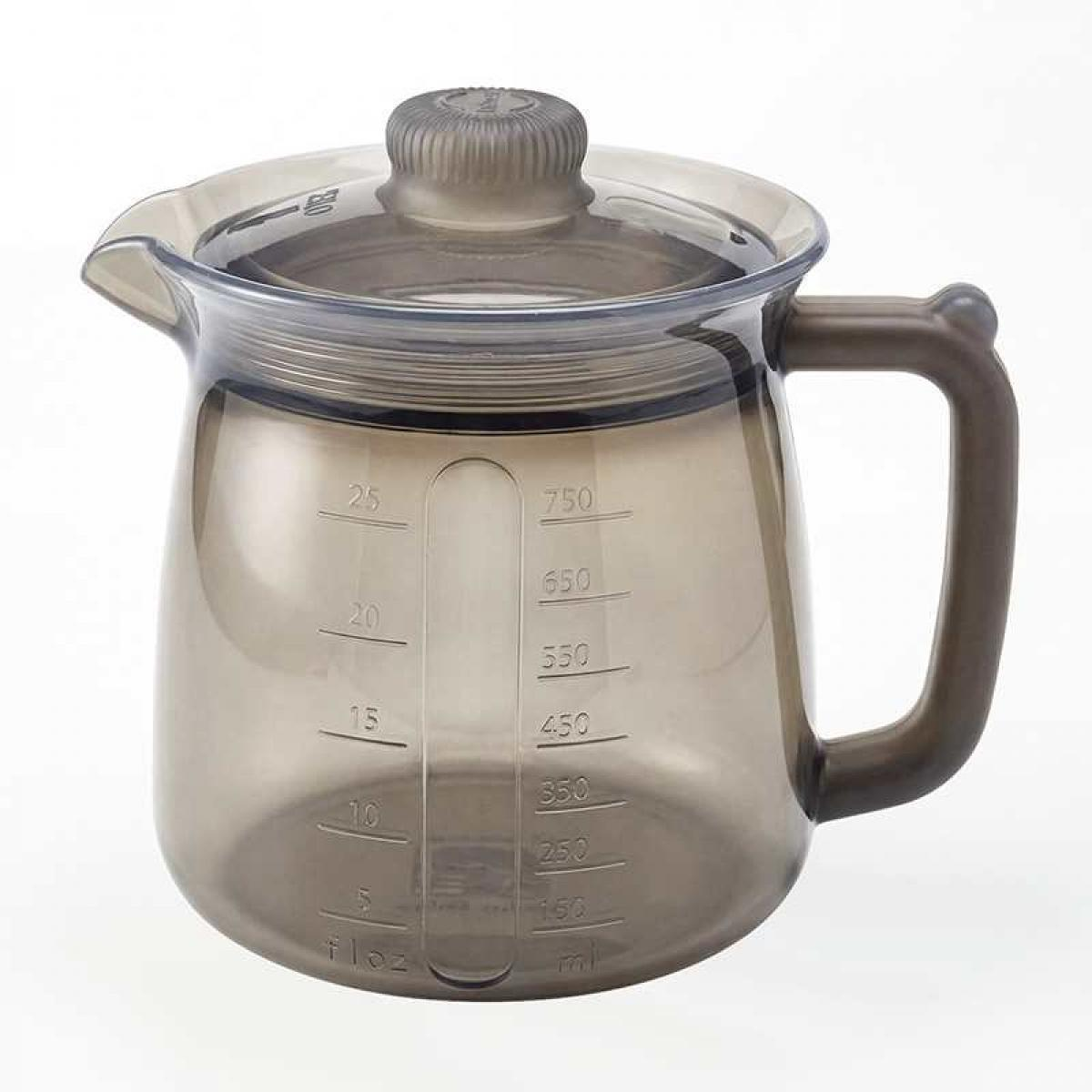 Grauer durchscheinender Messbecher mit Griff und Deckel, mit Milliliter- und Flüssigunzen-Markierungen.