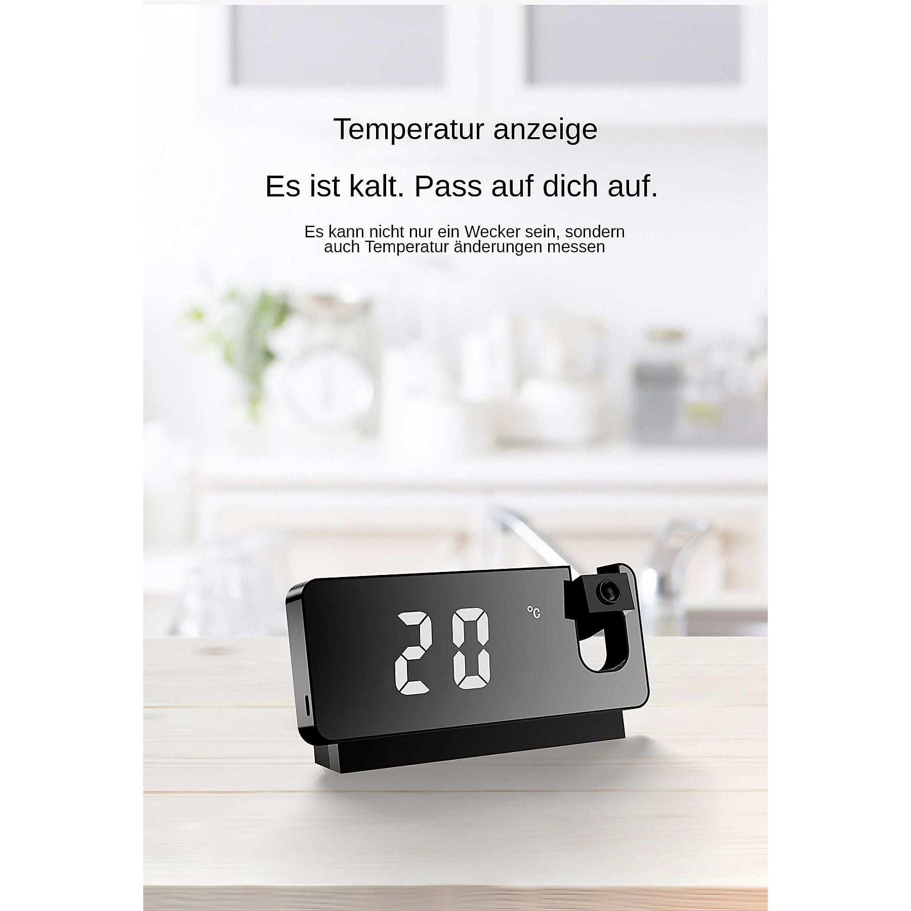 Ein schwarzer Digitalwecker mit Temperaturanzeige von 20 Grad Celsius.