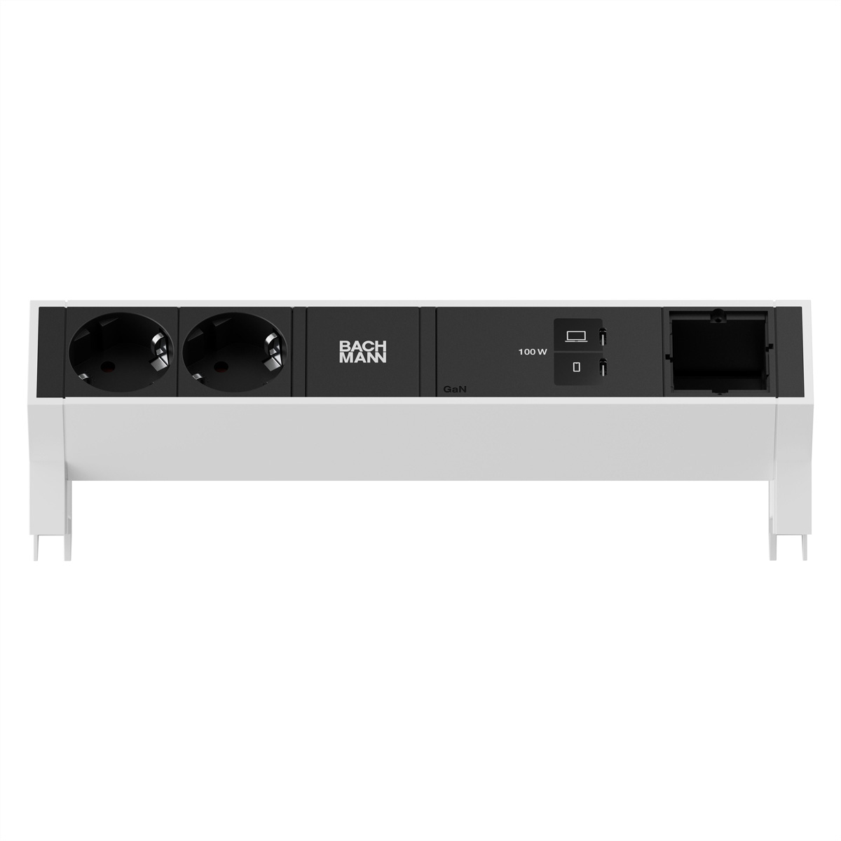 Eine weiße Steckdosenleiste mit zwei schwarzen Steckdosen, Bachmann-Logo, 100W USB-C und einem leeren Steckplatz.