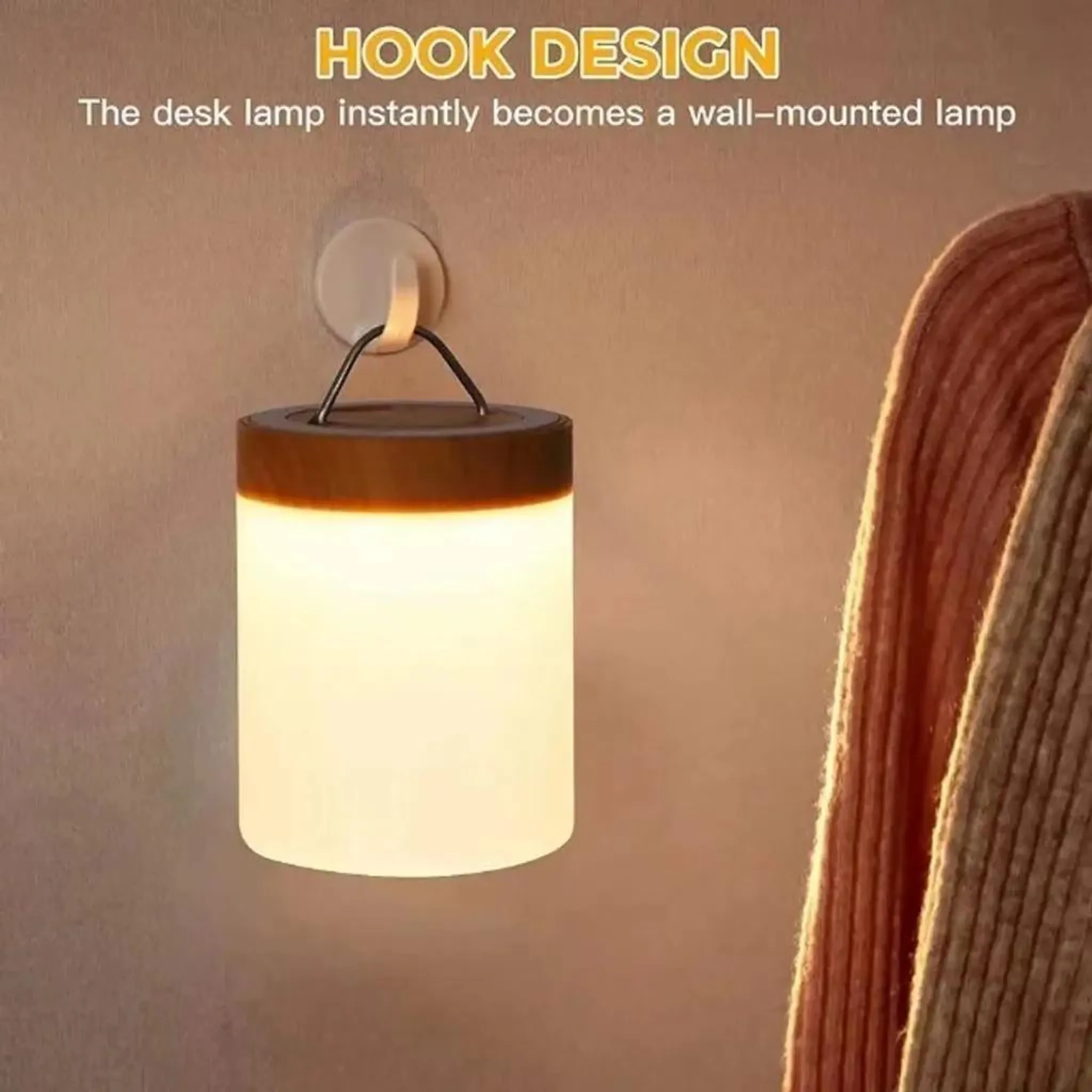 Eine weiße Lampe mit Holzboden hängt an einem Haken an der Wand.