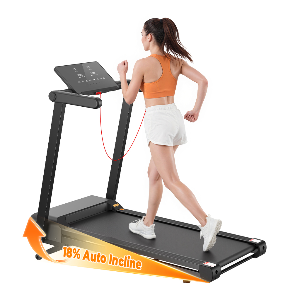 Frau in orangefarbenem Sport-BH und weißen Shorts läuft auf einem Laufband mit Anzeige.