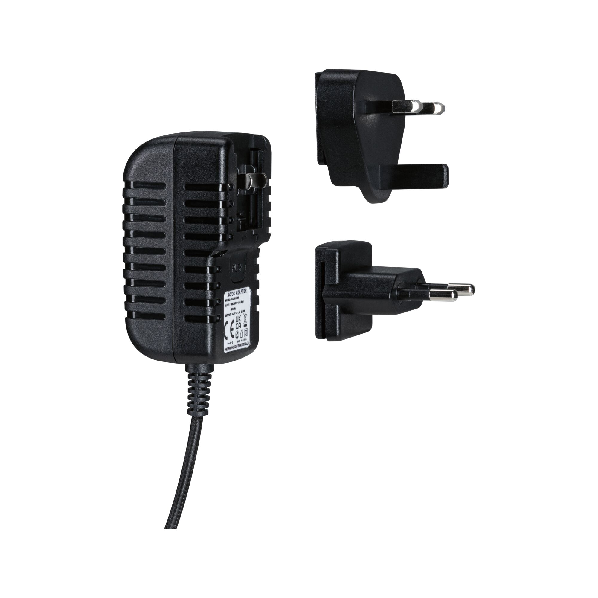 Schwarzer Netzadapter mit drei austauschbaren Steckern für verschiedene Länder.