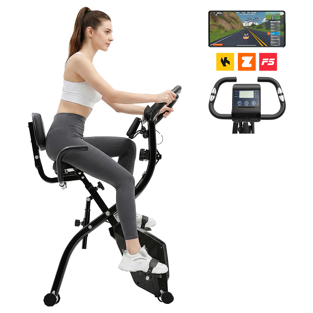 Frau auf Heimtrainer mit Bildschirm, der ein Radrennen zeigt.
