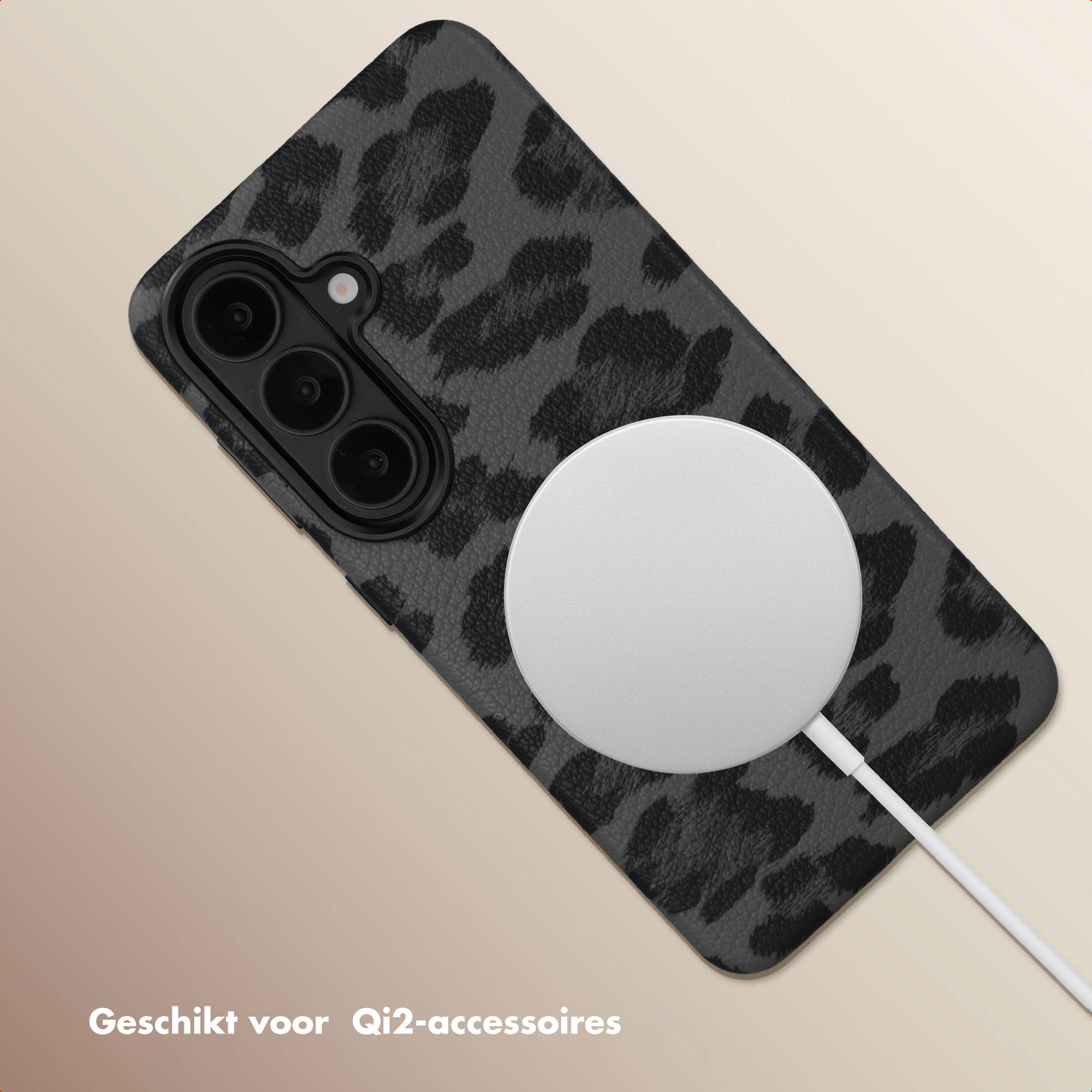 Custodia per telefono con stampa leopardata grigia, modulo fotocamera e caricabatterie.