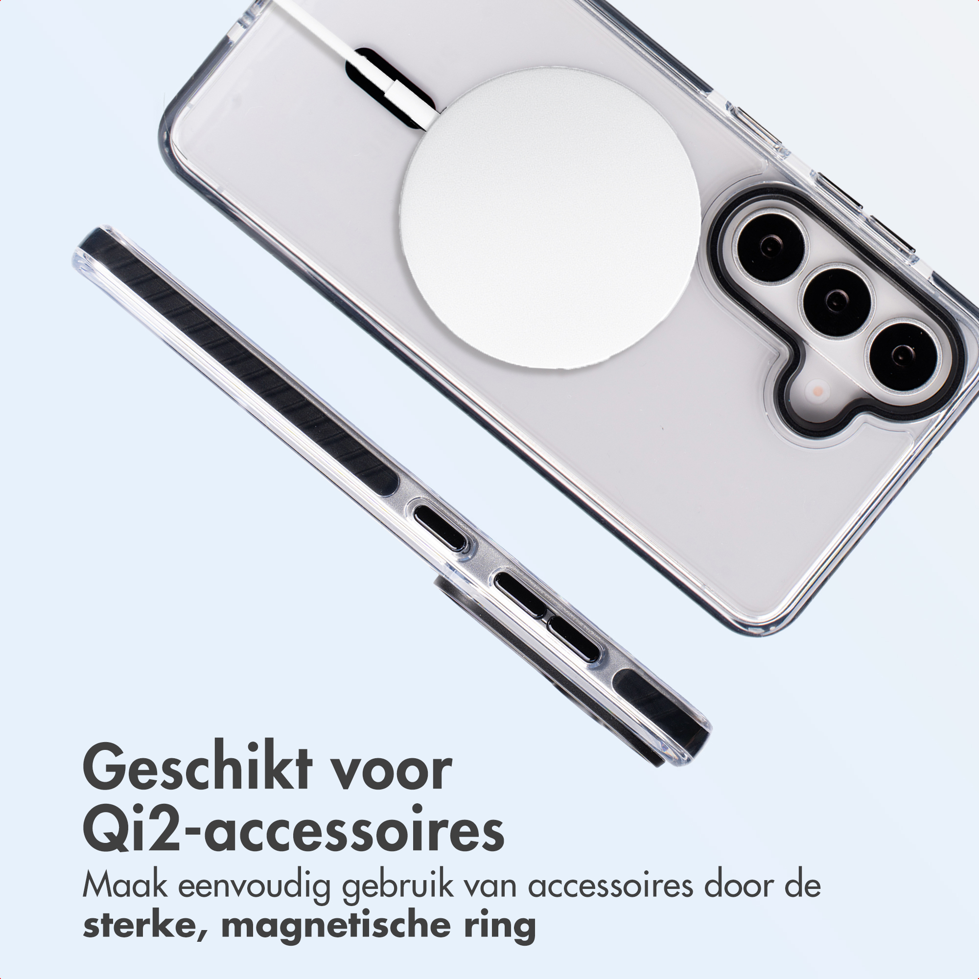 Doorzichtige telefoonhoes met wit Qi2-accessoire en magneetring.