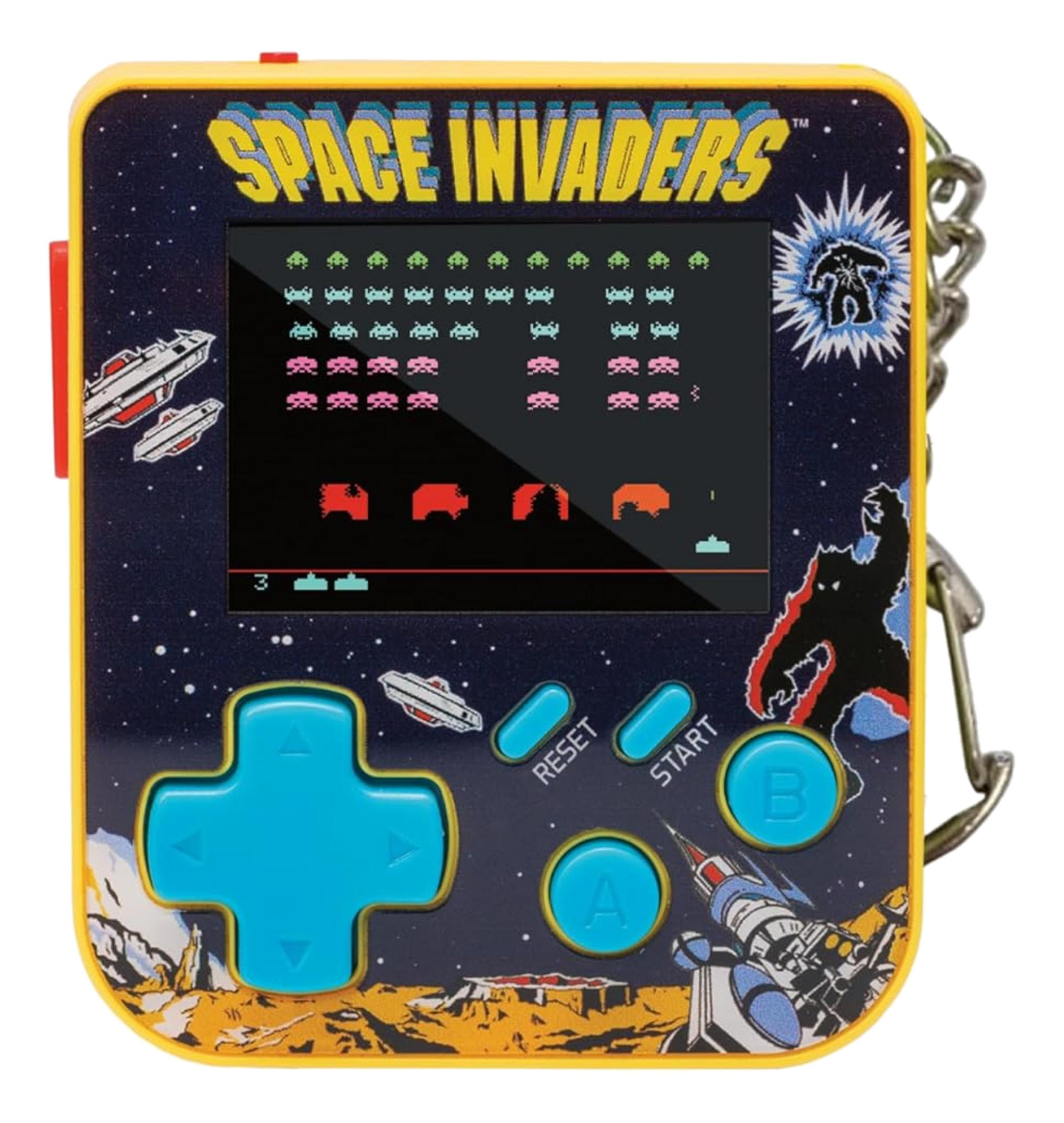 Żółta przenośna gra Space Invaders z niebieskim D-padem i przyciskami.