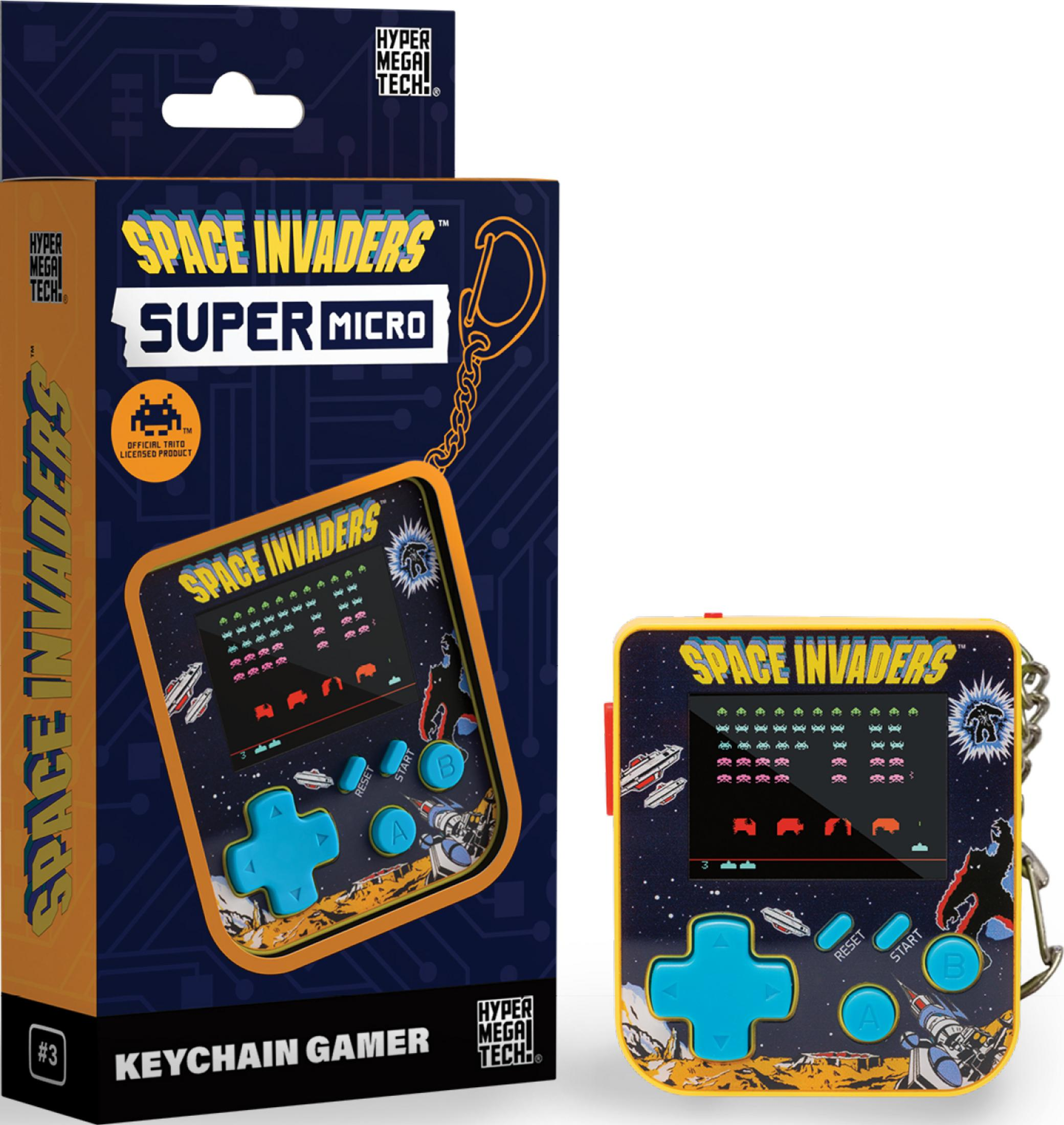 Gra-brelok Space Invaders i jej pudełko. Zawiera retro kosmitów w pikselach.