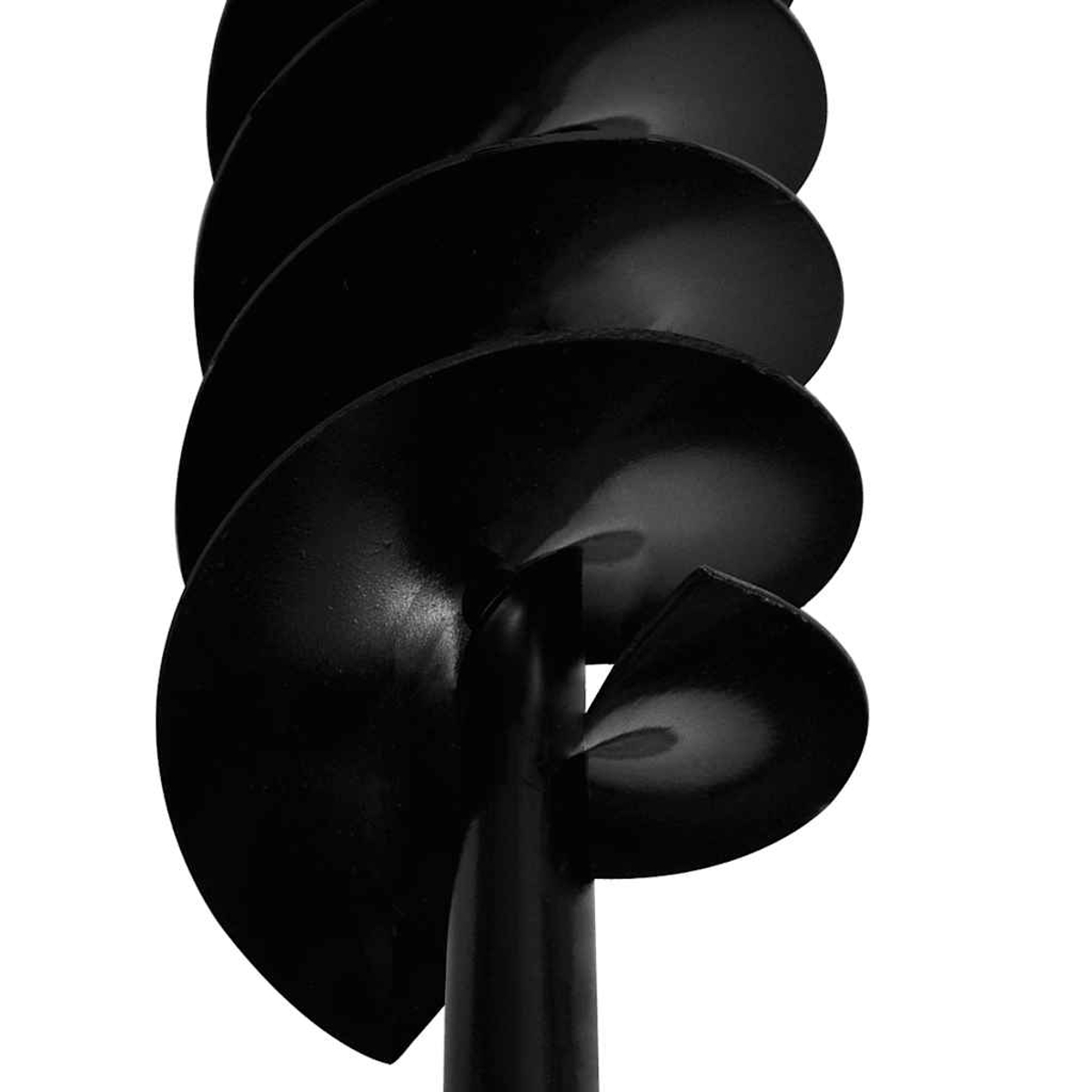Nahaufnahme eines schwarzen Spiralbohrers mit scharfen Kanten.