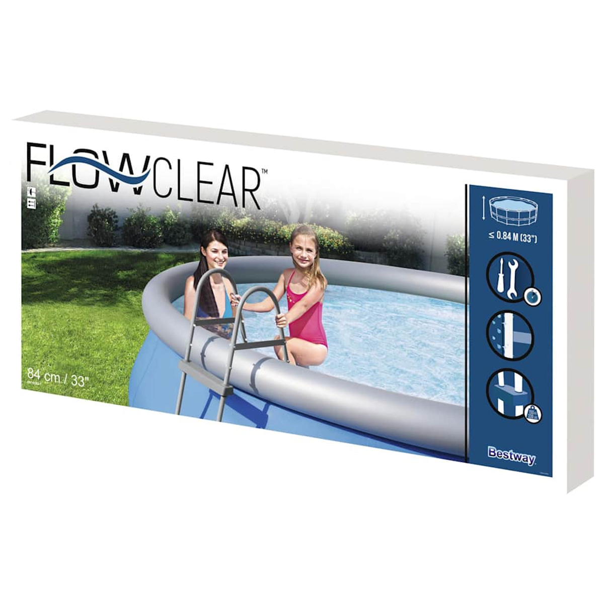 Zwei Mädchen in einem aufblasbaren Pool mit Leiter, vor einem grünen Garten.