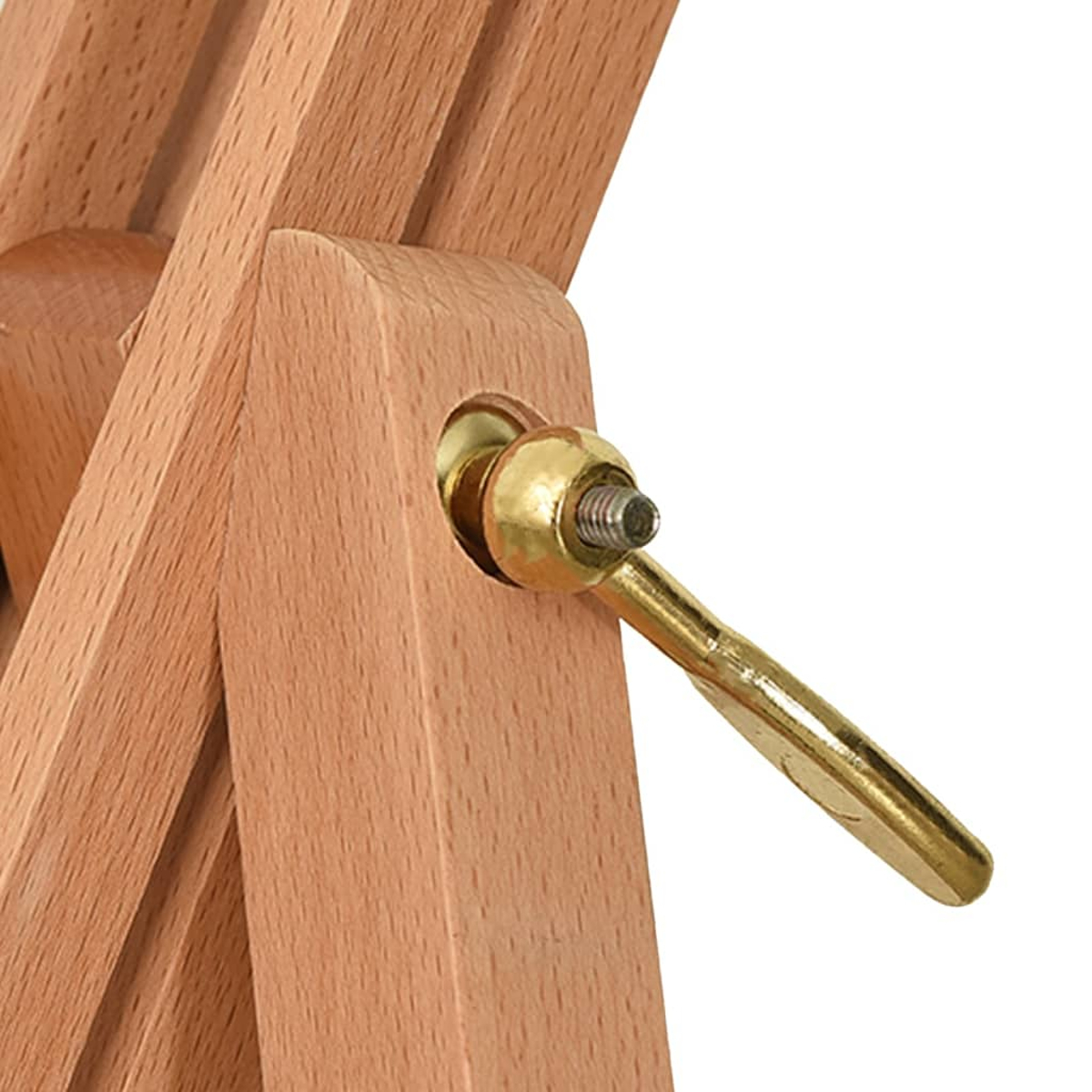 Nahaufnahme eines goldenen Verstellknopfs an einem Holzstaffelei.