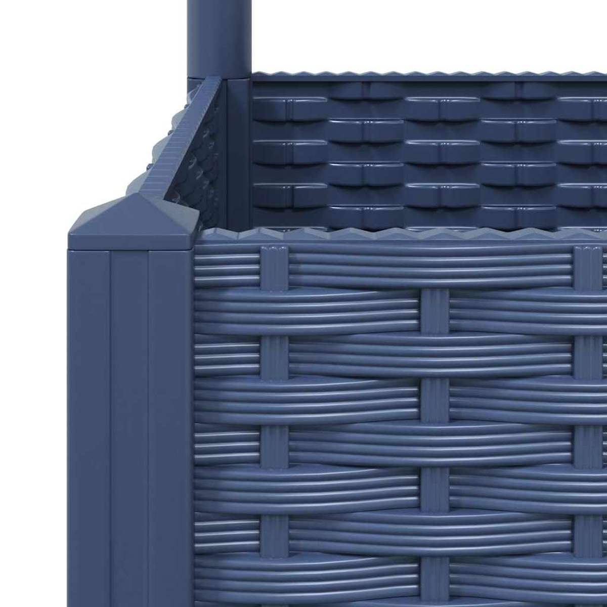 Trama intrecciata blu di un fioriera rettangolare con supporti verticali.
