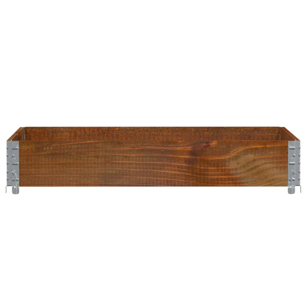 Cassetta in legno marrone con staffe metalliche argentate sui lati.