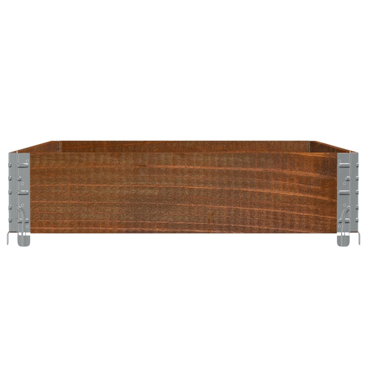 Una cassa di legno con raccordi metallici.