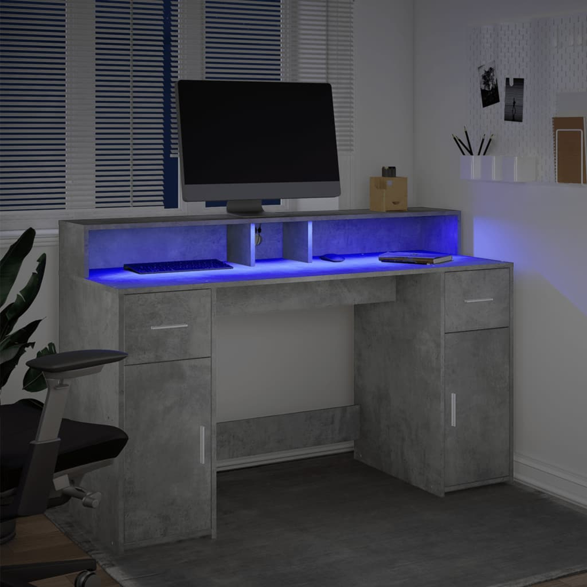 Moderner Schreibtisch mit grauem Beton-Finish, blau beleuchtet, mit Monitor, Tastatur und Stuhl.
