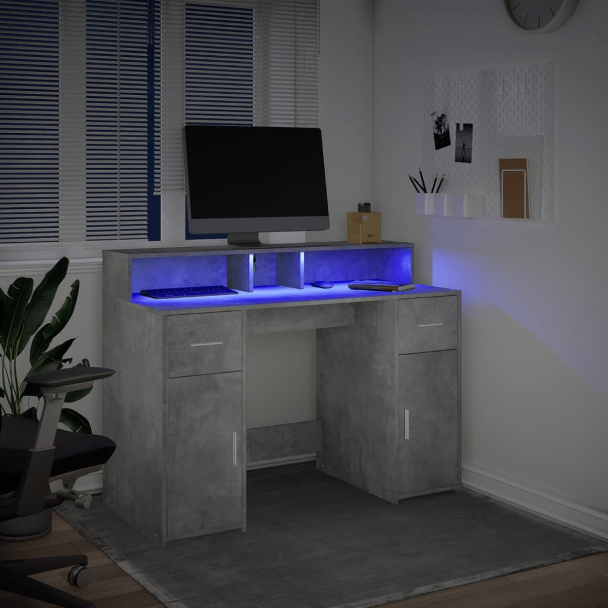 Ein moderner Schreibtisch mit LED-Beleuchtung, Computermonitor, Tastatur und Maus.