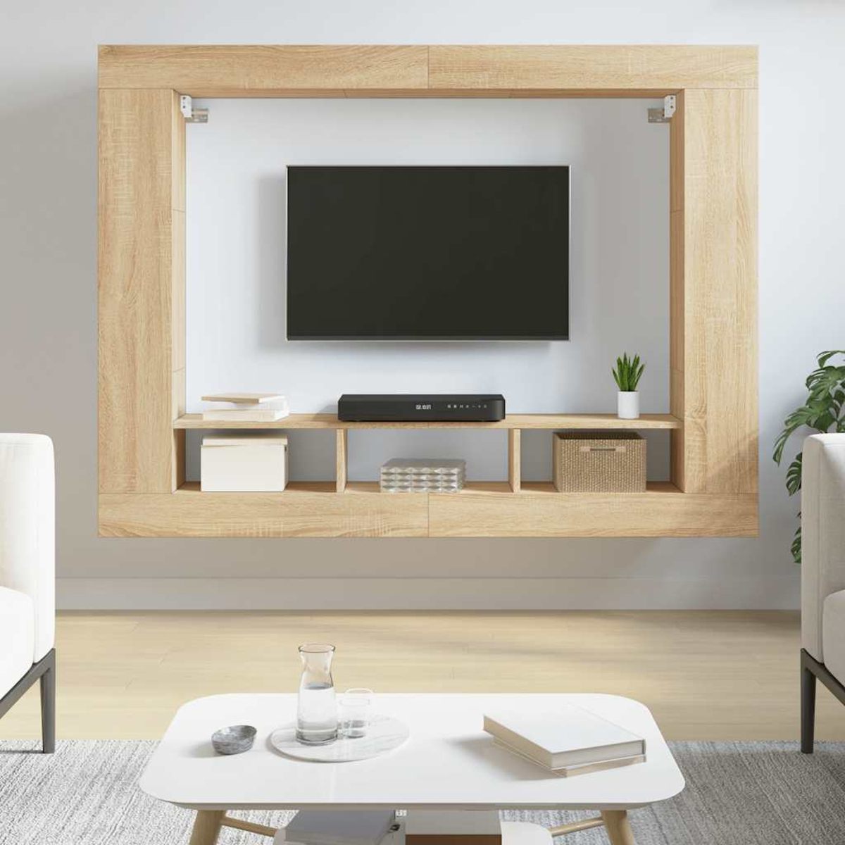 Modernes Wohnzimmer mit Wandfernseher, hellbrauner Holzregalwand und weißem Couchtisch.