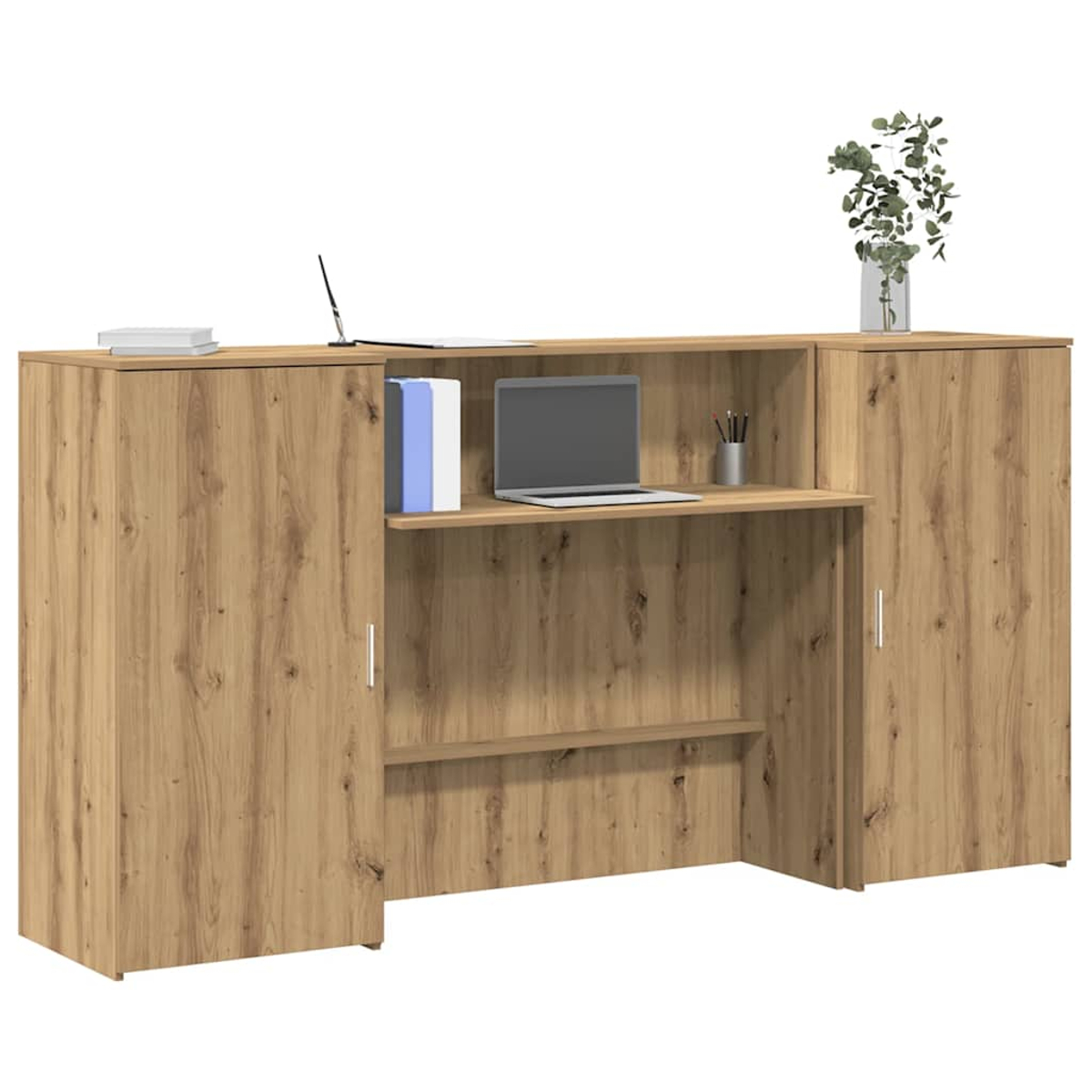 Ein hölzerner Schreibtisch mit Laptop, Büchern und einer Vase mit Pflanzen.