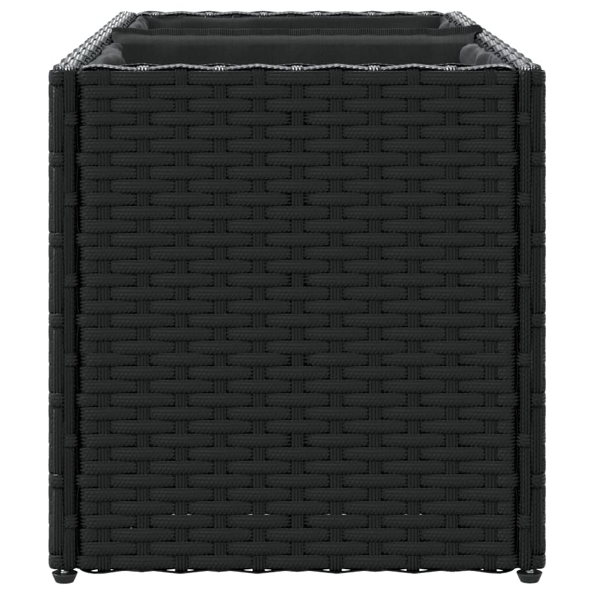 Una sedia rettangolare in rattan nero con cuscino grigio, su sfondo bianco.