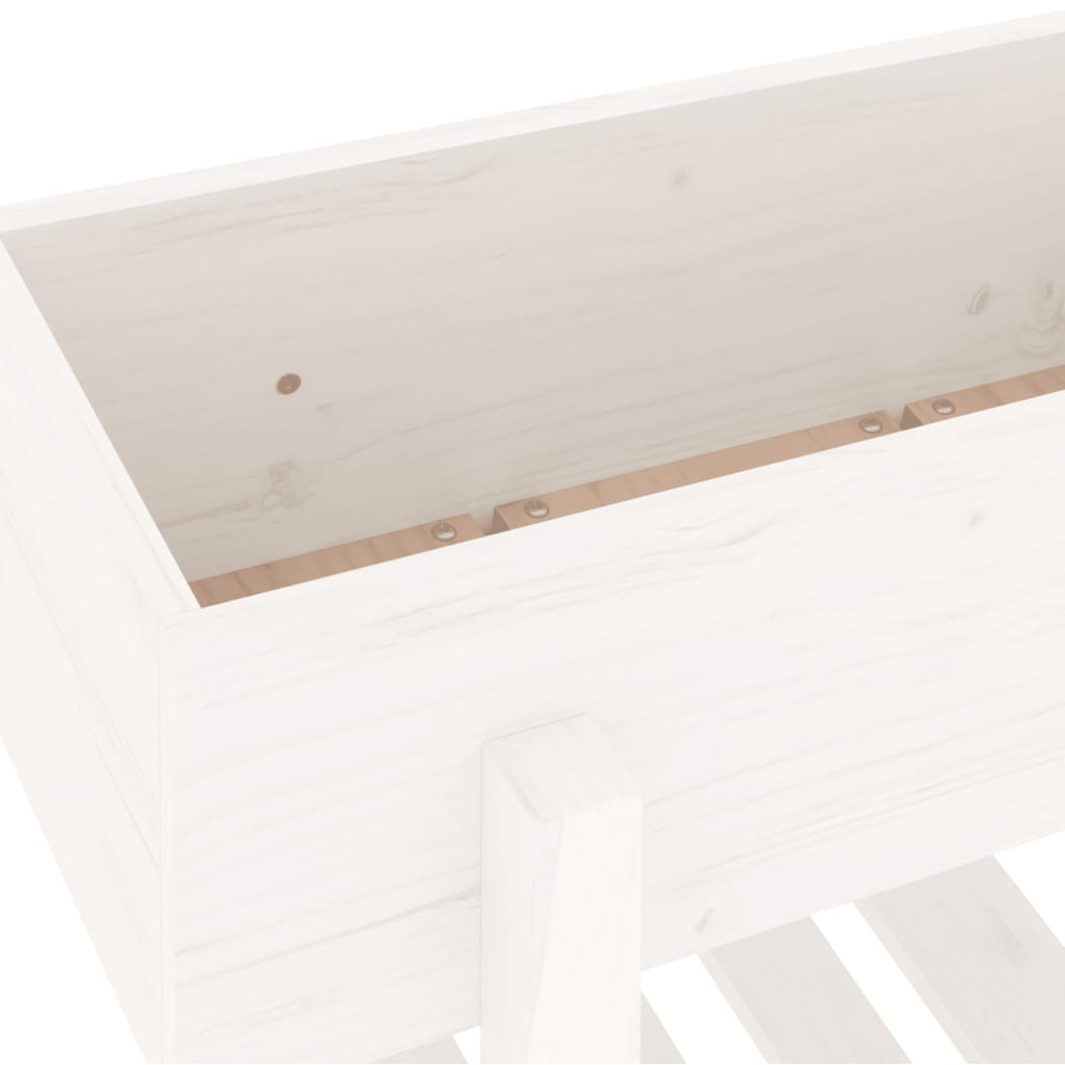 Detailansicht eines weißen Holzrahmens mit sichtbaren Holzmaserungen und Befestigungselementen.