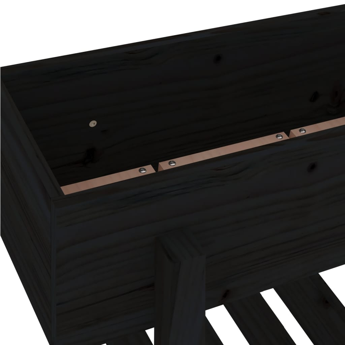 Dunkelbraune Holzkiste mit sichtbaren Schrauben und Holzmaserung.
