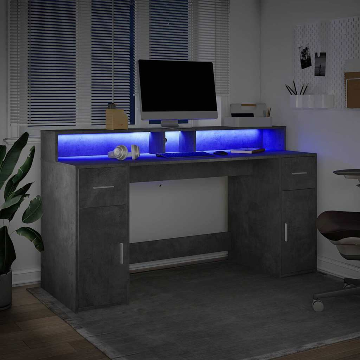 Ein moderner Schreibtisch mit blauer LED-Beleuchtung, Computermonitor und Kopfhörern.