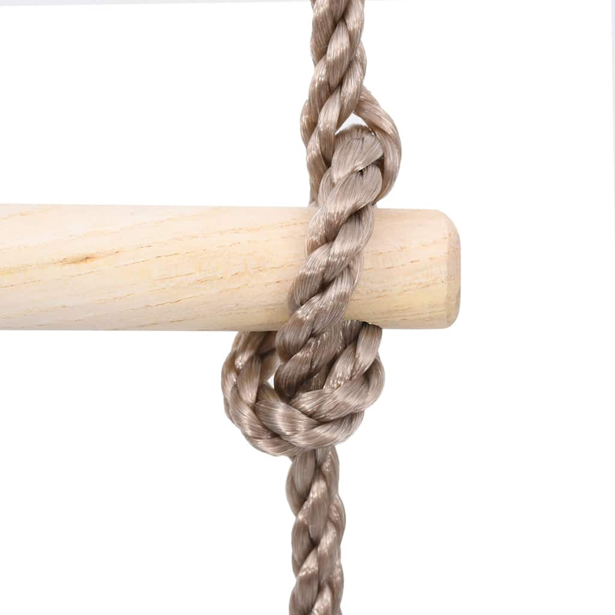 Ein Holzstab ist mit einem geflochtenen Seil verbunden, das sicher verknotet ist.