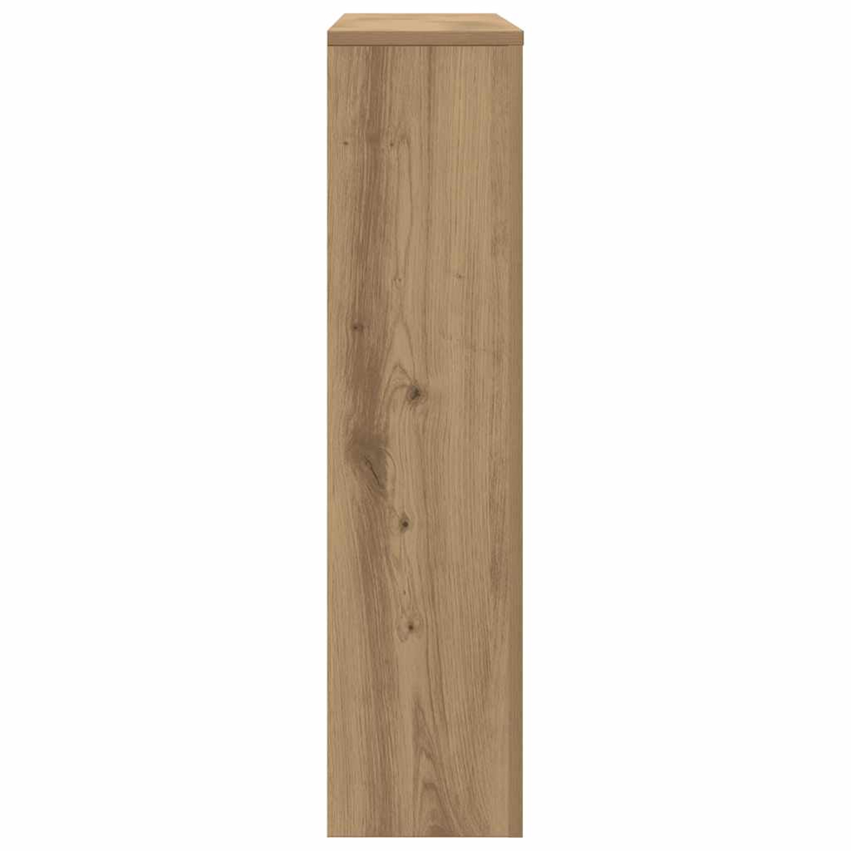 Ein schmales, hohes Holzregal mit sichtbarer Maserung und einer hellbraunen Oberfläche.