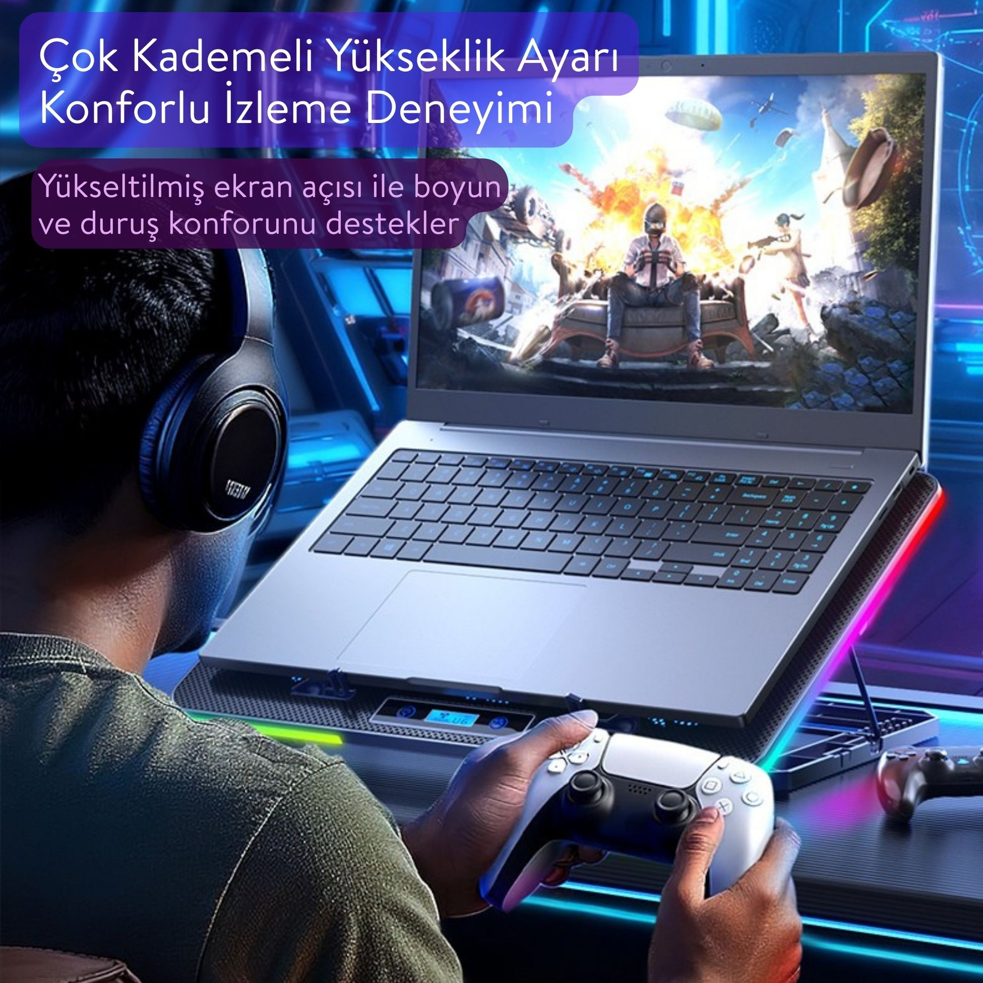 Kulaklıklı oyuncu, patlama sahnesi gösteren dizüstü bilgisayar önünde kontrolcü tutuyor.