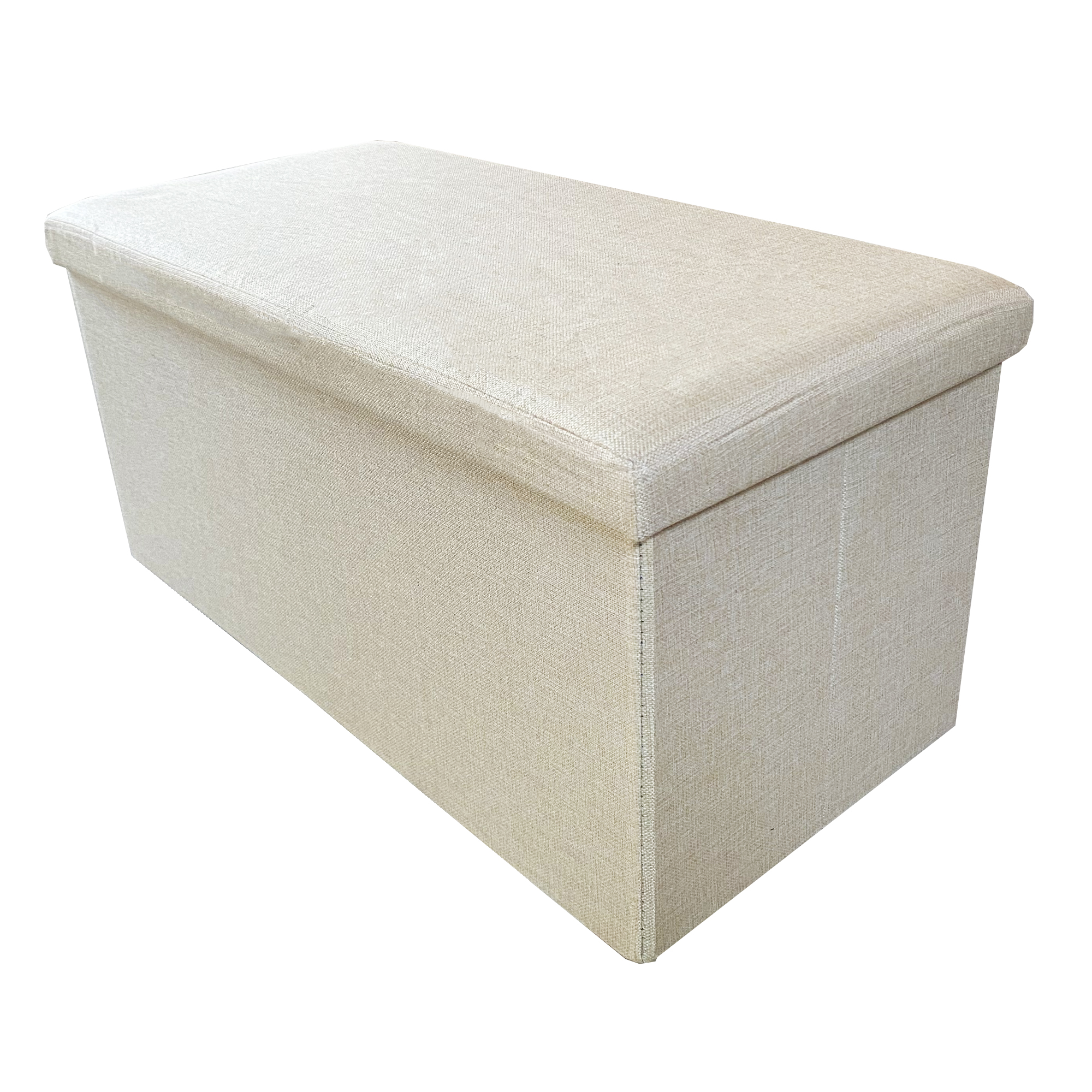 Un otomano de almacenamiento rectangular de color crema con tapa sobre fondo blanco.