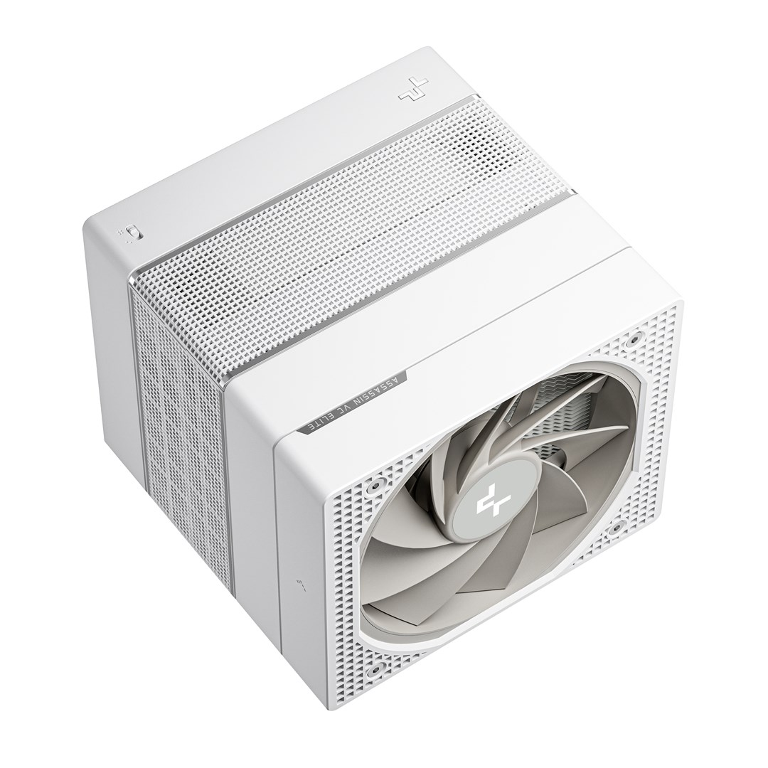 Biała chłodnica CPU z wentylatorem na białym tle.