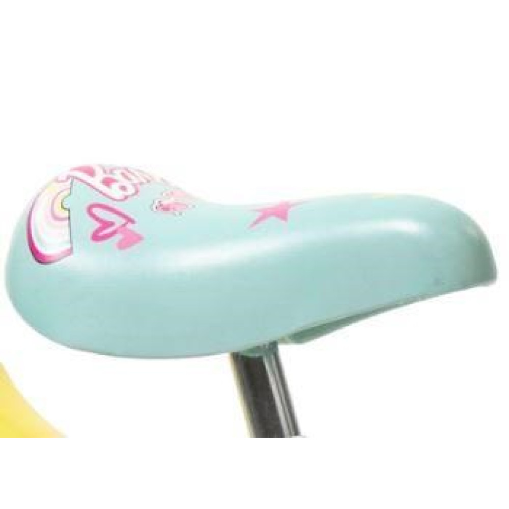 Jasnoniebieskie siodełko rowerowe z motywami jednorożca i gwiazd.