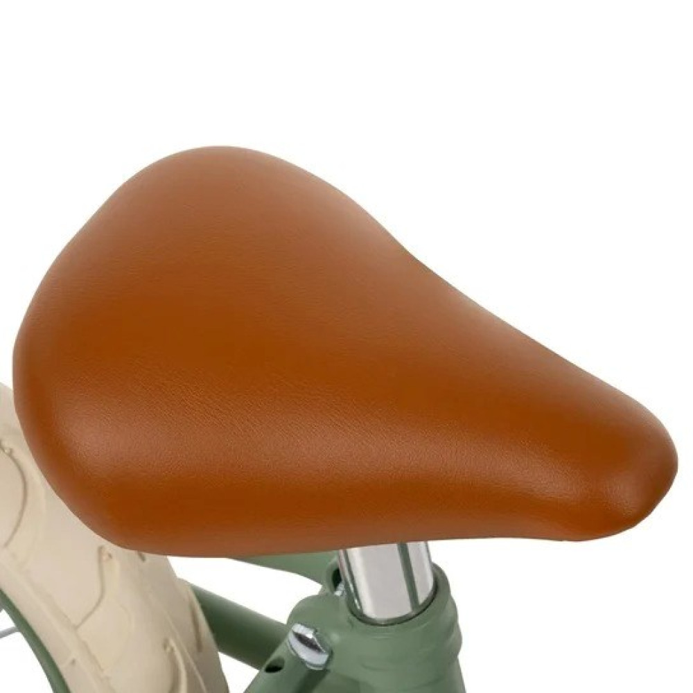 Brązowe siodełko rowerowe na zielonej ramie roweru z białym bieżnikiem.