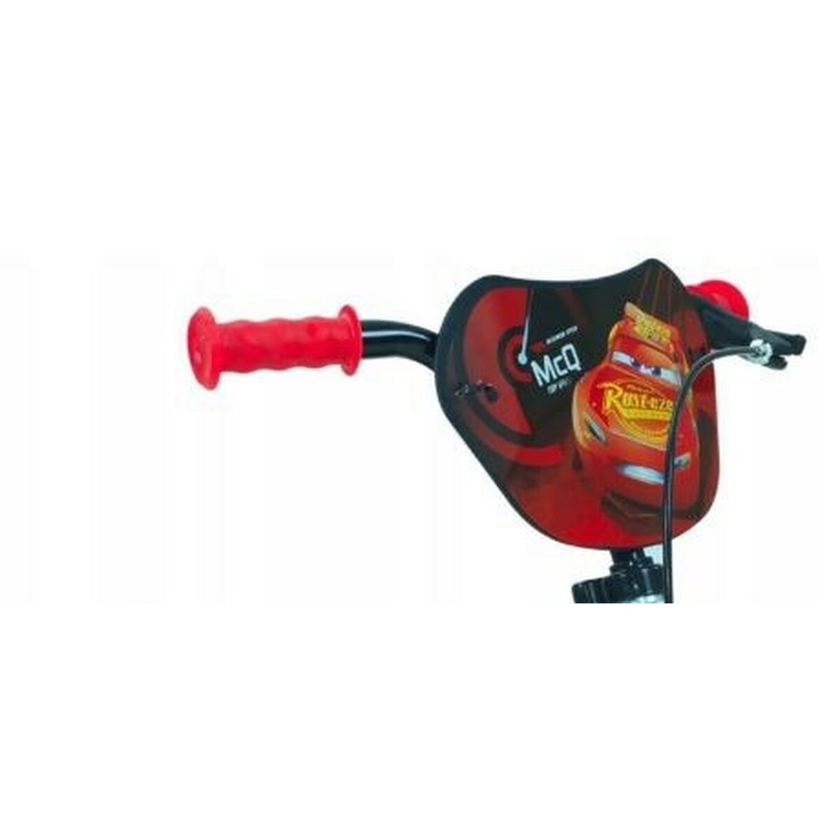 Kierownica pojazdu z czerwonym uchwytem i grafiką Błyskawicy McQueen.