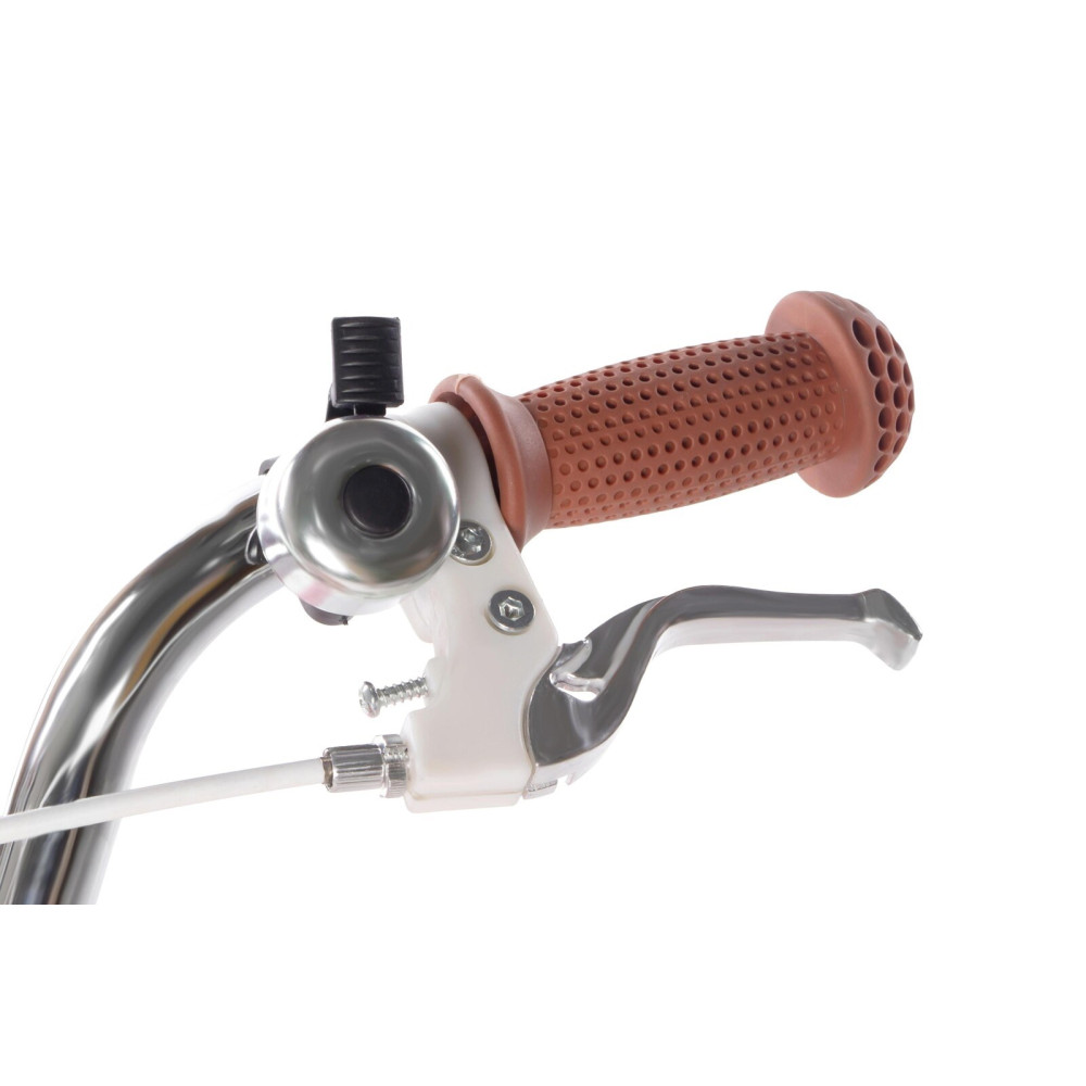 Zbliżenie kierownicy roweru z srebrnym dzwonkiem, białej klamki hamulca i brązowego chwytu.