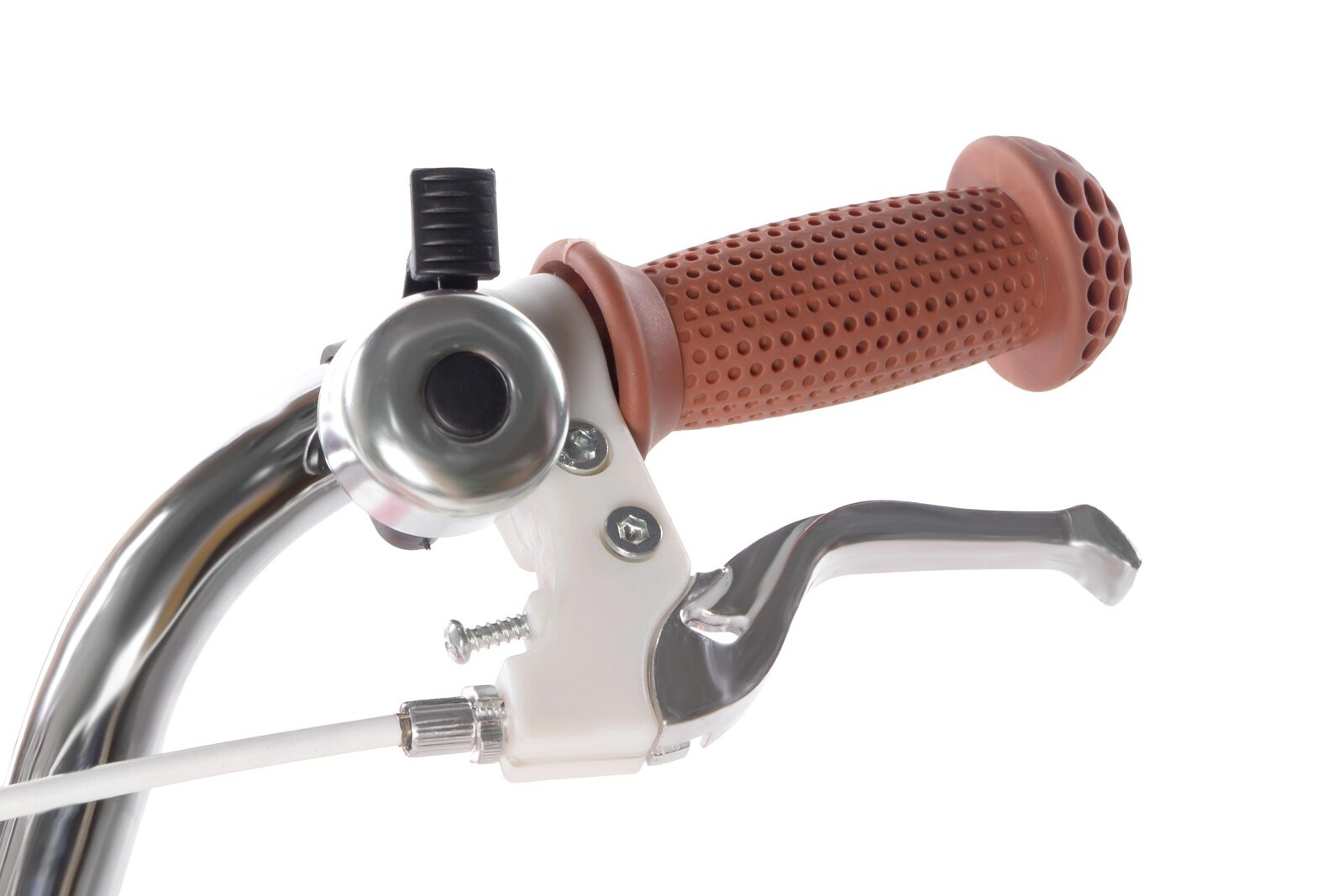 Zbliżenie kierownicy roweru z brązowym uchwytem, srebrnym dzwonkiem i dźwignią hamulca.