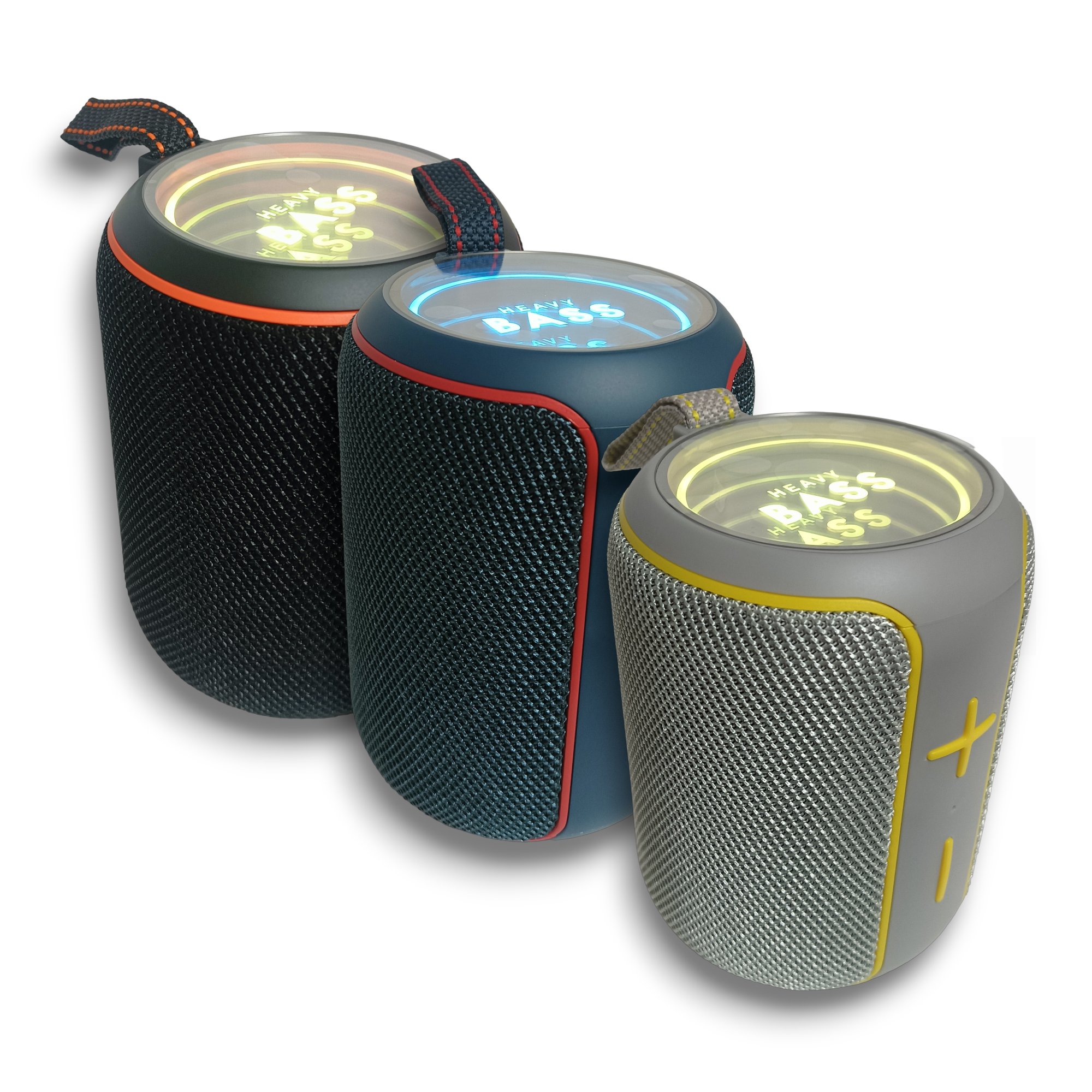 Tres altavoces en diferentes colores con tapas iluminadas.