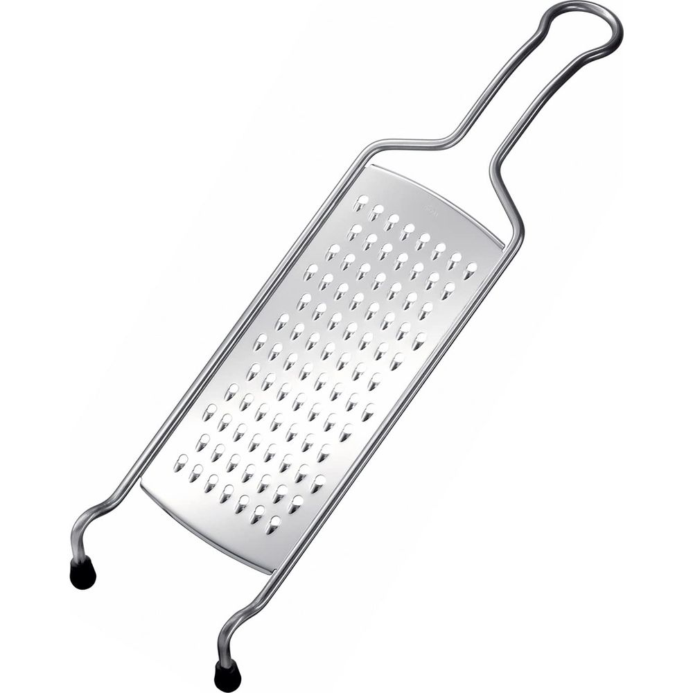 Una grattugia in acciaio inox con manico lungo e due piedini neri antiscivolo.