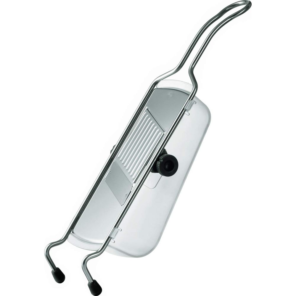 Affettatrice mandolina in metallo e plastica con manico e contenitore.