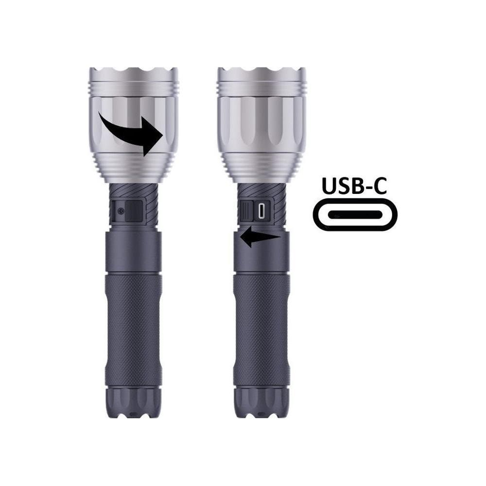 Deux lampes de poche argentées et grises côte à côte. Symbole USB-C à côté.