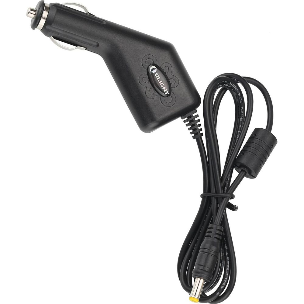 Chargeur de voiture noir avec câble et prise.