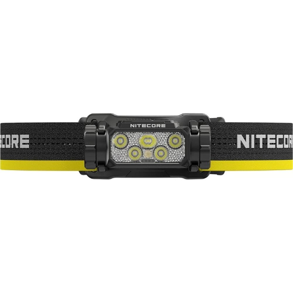 Une lampe frontale Nitecore avec sangle noire, rayures jaunes et six lumières LED.