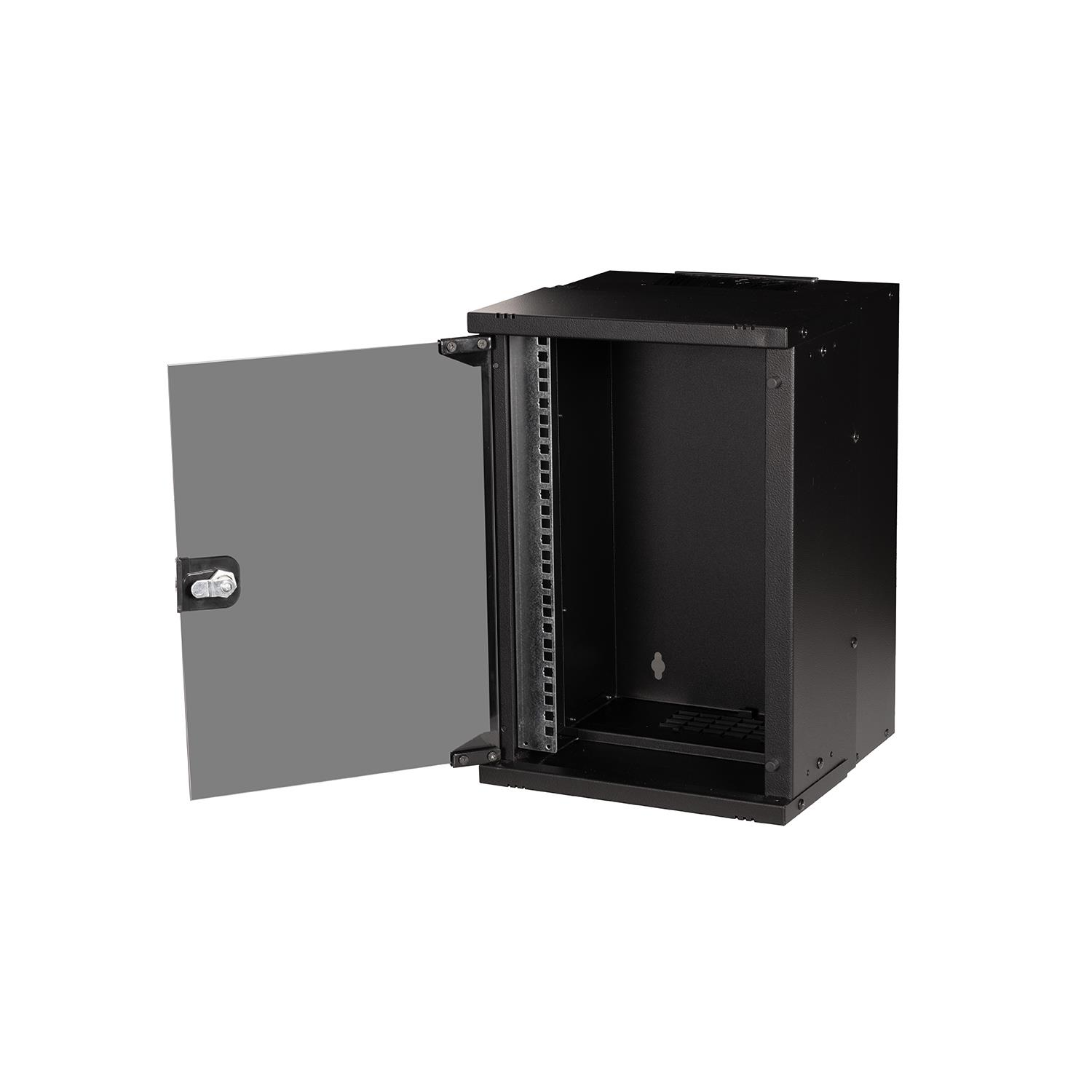 Açık füme cam kapılı siyah sunucu rack kabini, rack rayları görünür.