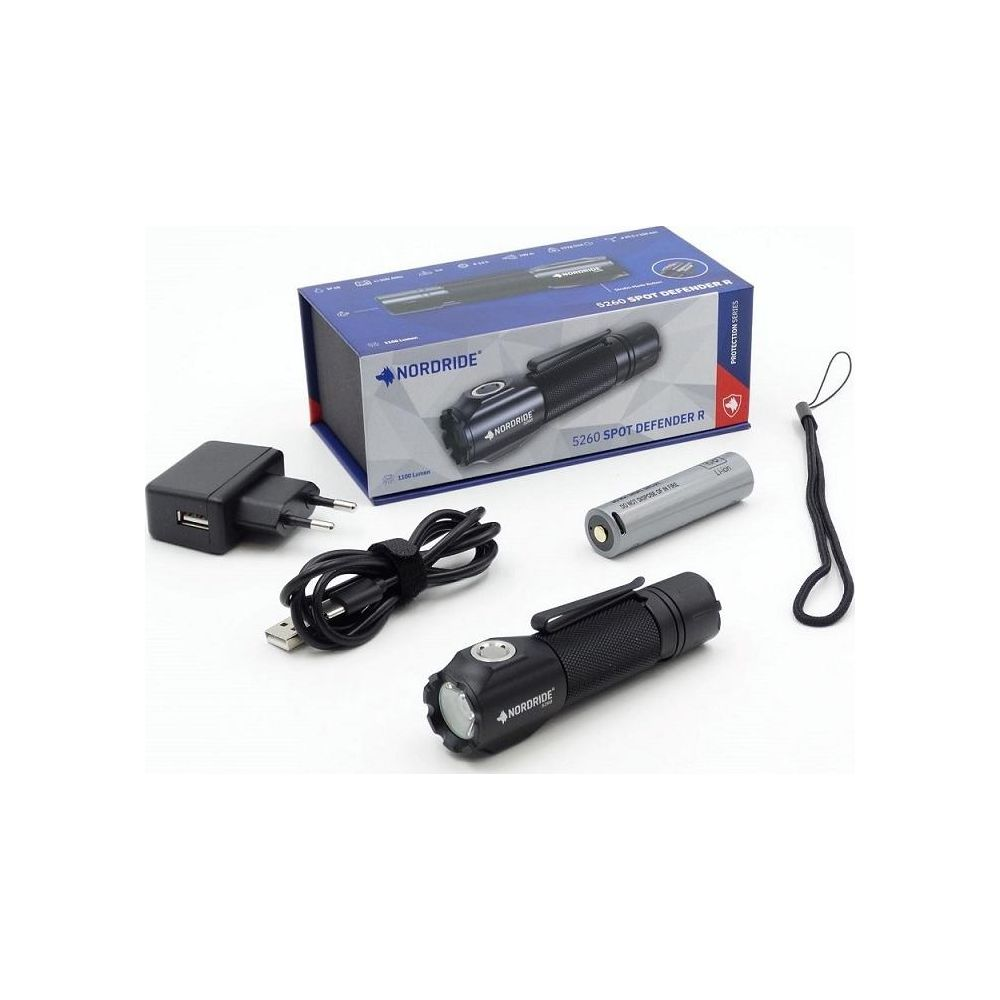 Ensemble de lampe de poche Nordride avec chargeur, câble, batterie et lanière.