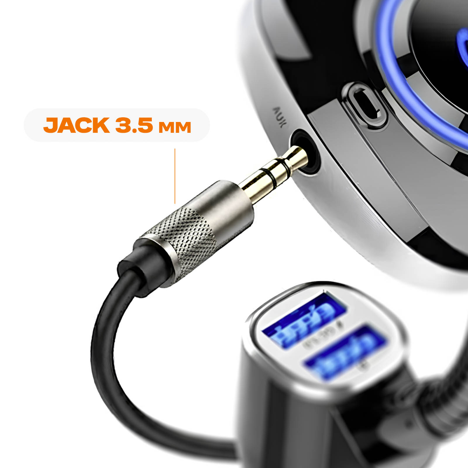 Un jack da 3,5 mm viene inserito in una porta AUX. Due porte USB sono visibili.