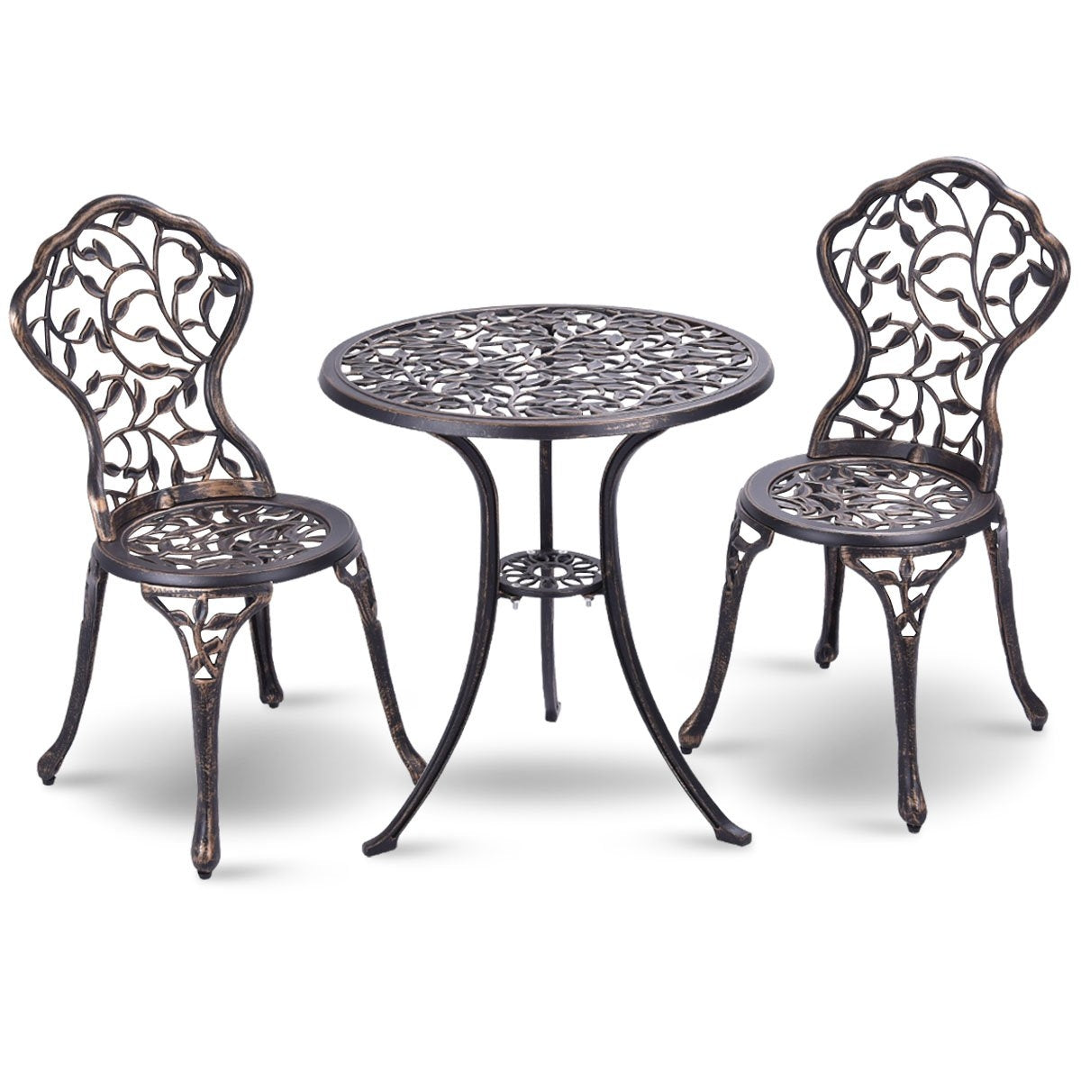 Een ronde metalen tafel en twee stoelen met bladpatroon.