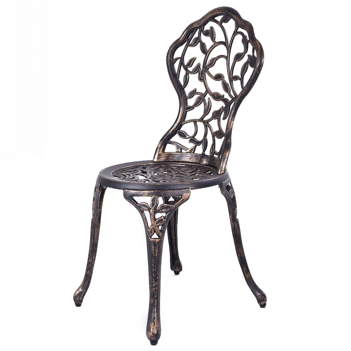 Bronzen buitenstoel met bladerpatroon op witte achtergrond.