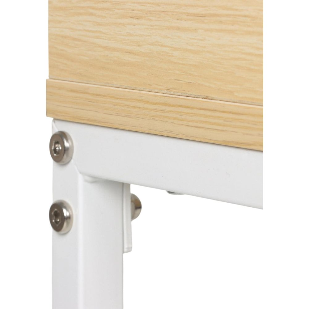 Holzplatte auf weißem Metallrahmen mit sichtbaren Schrauben.